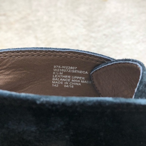 White Mountain Suede Heel Ankle Boot - 6.5 - Black - Picture 4 of 7